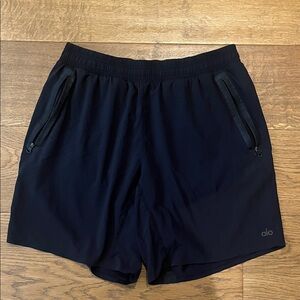 ALO Yoga Men's Black shorts with liner. 7 inch
